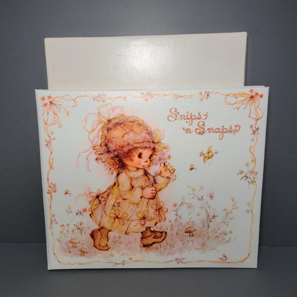 Vintage 1974 Hallmark 16 Yellow Pages 11”x9” Scrapbook Little Girl,